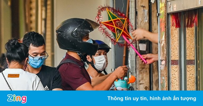 Hé cửa bán đồ chơi Trung thu ở Hà Nội