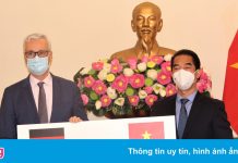 2,6 triệu liều vaccine do Đức viện trợ đã về tới TP.HCM