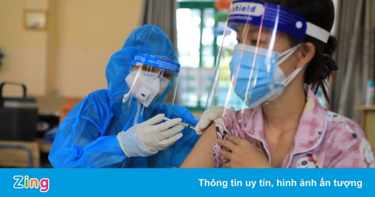 Khoảng cách 2 mũi vaccine AstraZeneca có thể tối thiểu 4 tuần Khoảng cách 2 mũi vaccine AstraZeneca có thể tối thiểu 4 tuần
