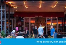 ‘Thẻ xanh vaccine’ chia đôi các nhà hàng New York