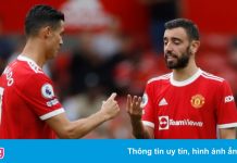 Ronaldo động viên Bruno sau pha đá hỏng phạt đền