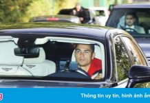 Cristiano Ronaldo dùng điện thoại Huawei đời cũ