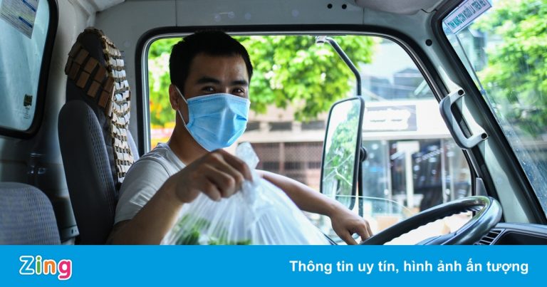 Hàng bún đậu ở Hà Nội vừa mở đã bán hơn trăm suất mang đi