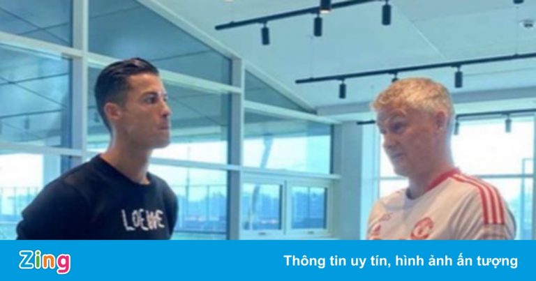 Ronaldo có mặt ở đại bản doanh MU