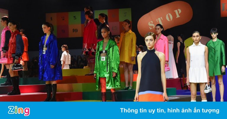 Sàn diễn ấn tượng trong show Dior, Burberry