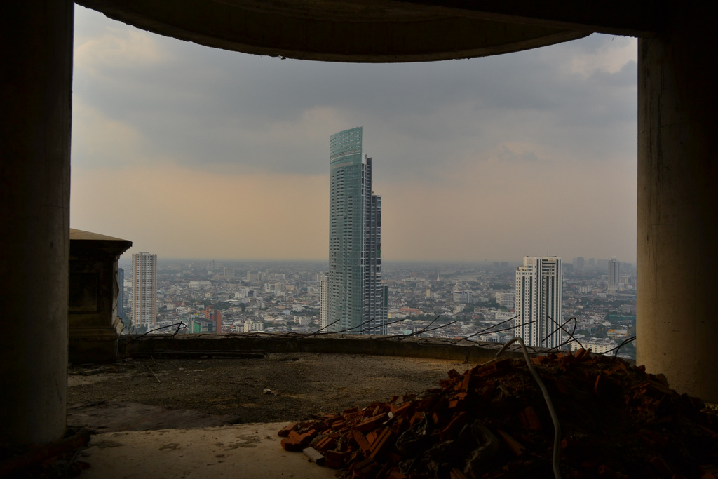 Tháp ma nằm trơ trọi giữa thành phố Bangkok khiến du khách không khỏi tò mò - 7