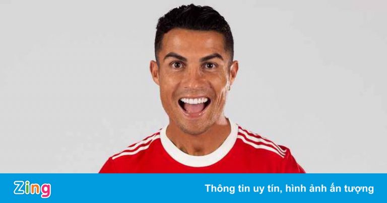 Ronaldo ra mắt cùng áo đấu Man Utd mùa này