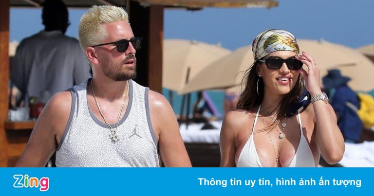 Scott Disick chia tay người mẫu kém 18 tuổi