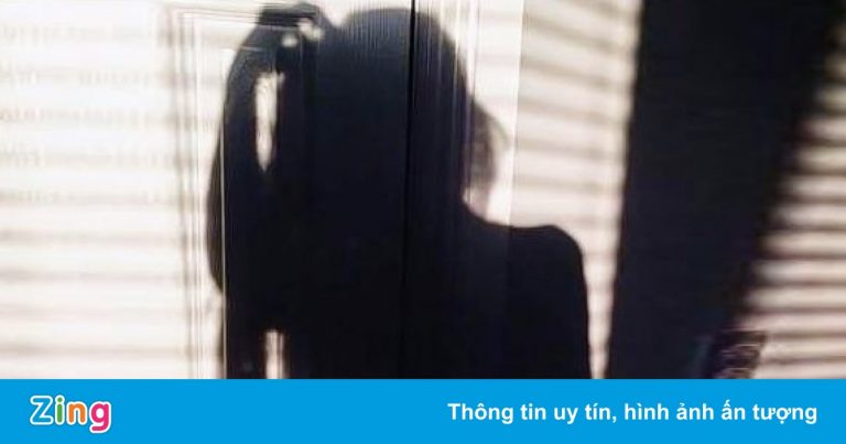 Bị bắt vì ép phụ nữ gửi ảnh nhạy cảm tại Singapore Bị bắt vì ép phụ nữ gửi ảnh nhạy cảm tại Singapore