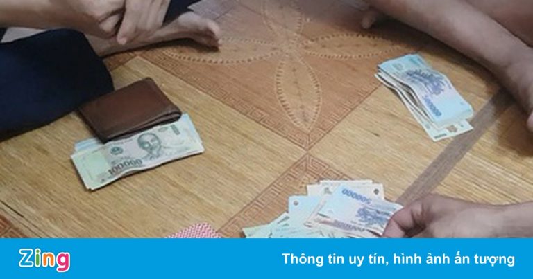 5 người đánh bạc trong đợt dịch bị phạt 75 triệu