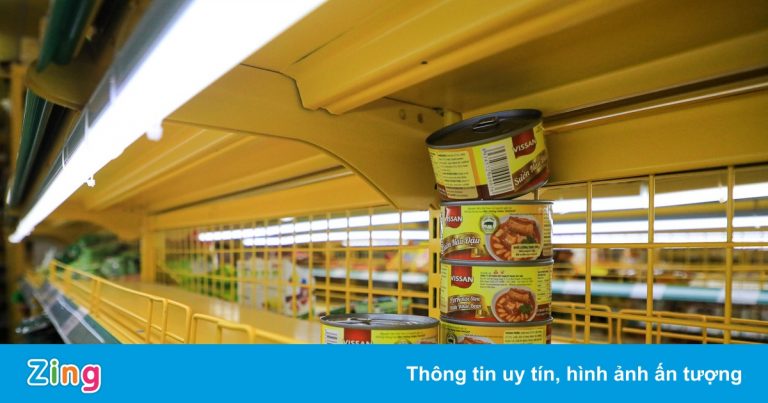 Nguy cơ đứt nguồn cung mì gói, miến khô, đồ hộp và bột mì ở TP.HCM