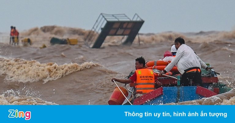 Miền Trung đối mặt mưa bão dồn dập vào tháng 10