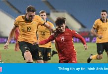 Trung vệ cao 1,98 m khiến tuyển thủ Việt Nam vất vả