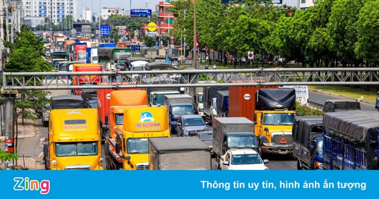 Chính sách mới tháng 10: Thêm phương tiện được miễn phí đường bộ