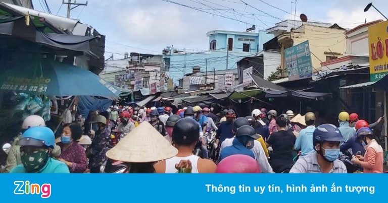 Chợ ở Phú Quốc đông đúc ngày đầu nới lỏng giãn cách Chợ ở Phú Quốc đông đúc ngày đầu nới lỏng giãn cách