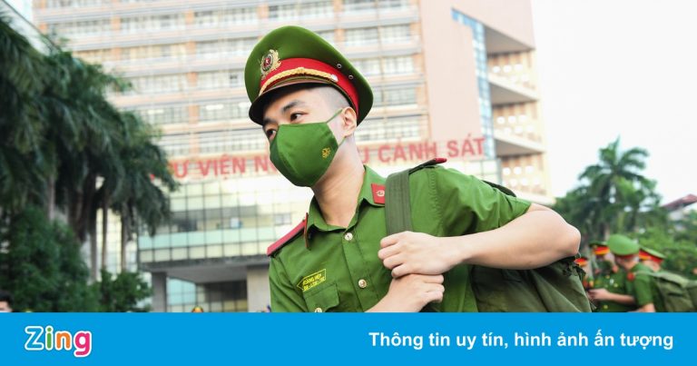 650 học viên cảnh sát xuất quân vào miền Nam chống dịch