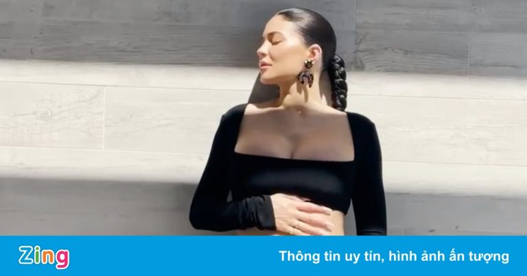 Kylie Jenner xác nhận mang thai lần hai