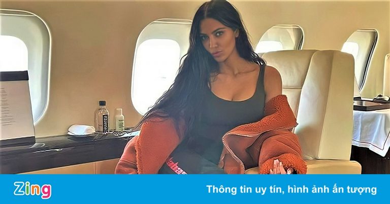 Kim Kardashian diện trang phục từ thương hiệu của Kanye West