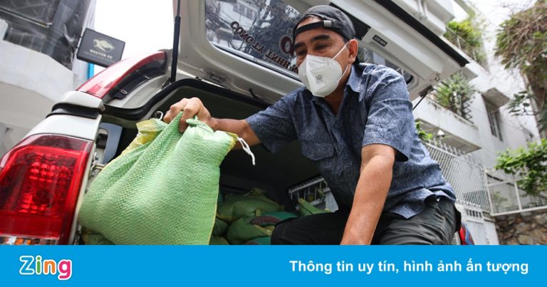 Ba tháng đi làm từ thiện theo cách của Quyền Linh