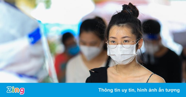 Người dân TP.HCM bắt đầu tiêm vaccine mũi 2