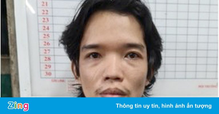 Khống chế kẻ đòi tiêm vaccine Pfizer, chém công an