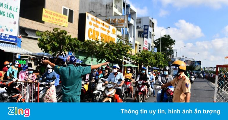 Đề xuất không để người dân ở TP.HCM và 3 tỉnh lân cận tự phát về quê