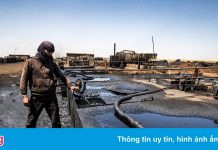 Vết dầu tràn ở Syria lan ra hàng trăm cây số