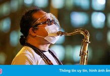 Trần Mạnh Tuấn tham gia đêm nhạc trực tuyến sau khi xuất viện