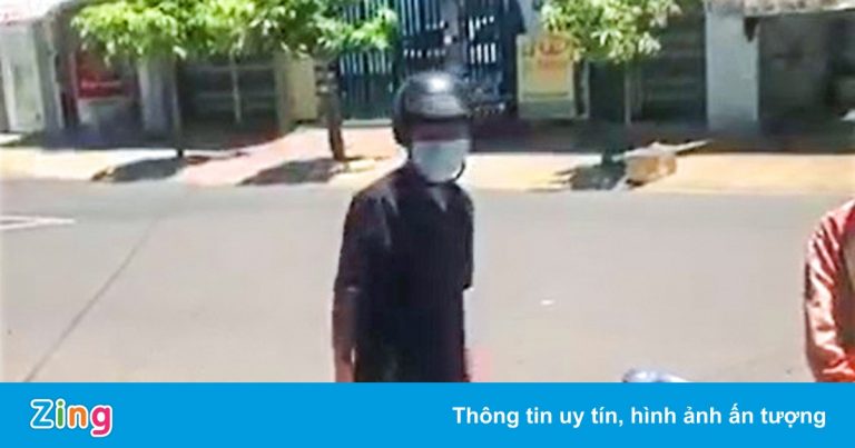 Công nhân liên quan vụ ‘bánh mì không phải thực phẩm’ bị phạt 2 triệu Công nhân liên quan vụ ‘bánh mì không phải thực phẩm’ bị phạt 2 triệu