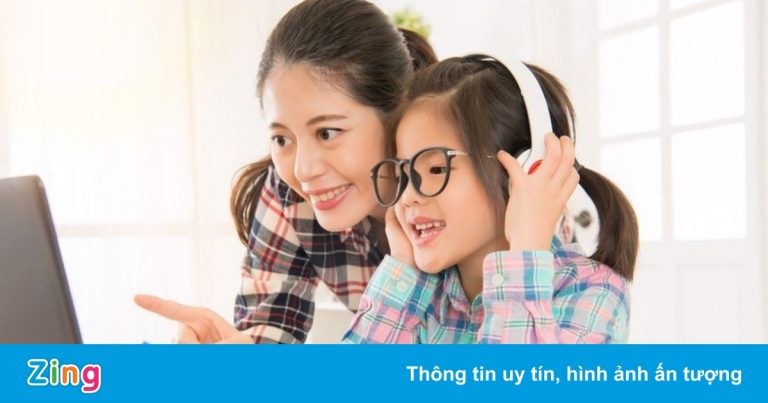 Bảo vệ thính lực cho trẻ khi học online