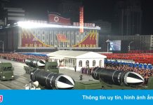 Triều Tiên duyệt binh trong đêm