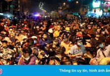 Hàng nghìn người kéo về miền Tây, cửa ngõ TP.HCM ùn ứ