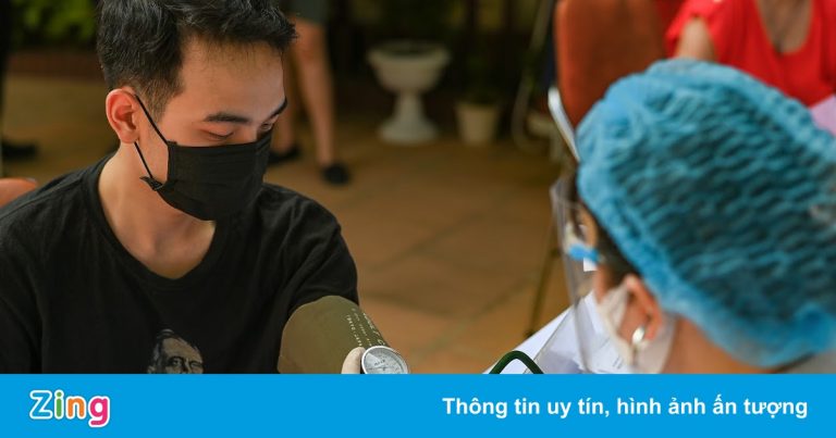 Bộ Y tế: Không cần đo huyết áp tất cả người tiêm vaccine Covid-19