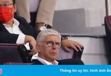 HLV Wenger dự khán trận đấu của tuyển Trung Quốc