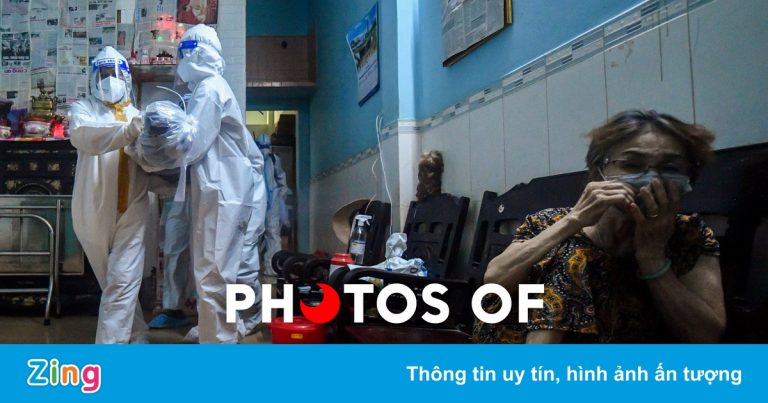Ảnh tuần qua: Tang lễ lặng lẽ của bệnh nhân Covid-19 Ảnh tuần qua: Tang lễ lặng lẽ của bệnh nhân Covid-19