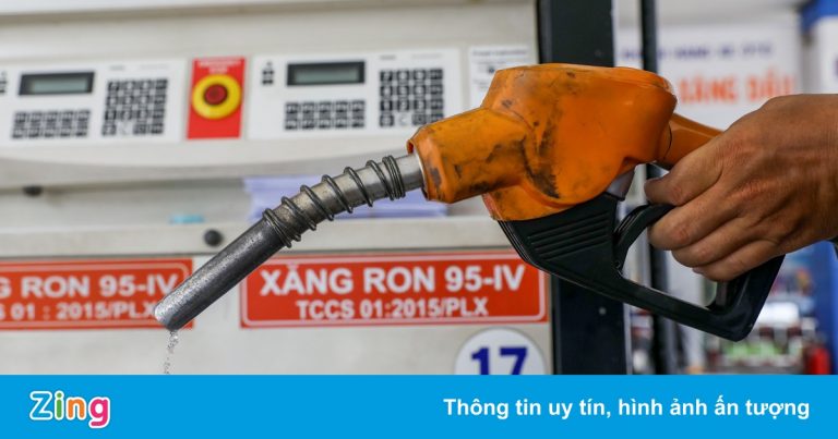 Giá xăng tiếp đà tăng vào ngày mai?