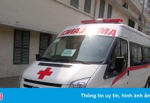 Dùng xe cấp cứu chở 6 người qua chốt kiểm dịch