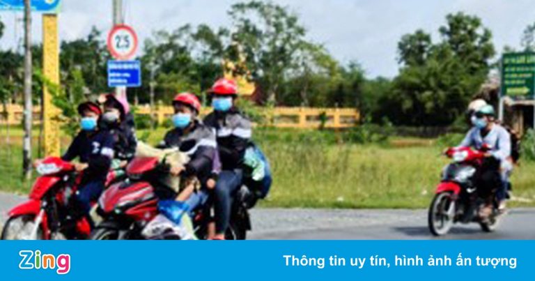 3 tỉnh tiếp tục đón hàng trăm người chạy xe máy về quê