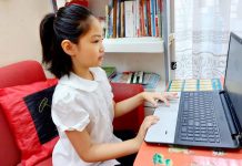 Học sinh, giáo viên TP.HCM dành phút mặc niệm người mất vì Covid-19 le khai giang 2021 anh 1