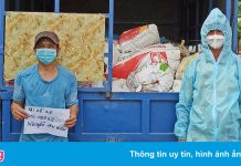 Xe tải chở 1,5 tấn gà chết về TP.HCM tiêu thụ