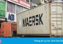 Xe container tông vào chi nhánh ngân hàng ở TP.HCM