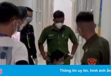 Cảnh sát phá cửa, cưỡng chế người phụ nữ đi xét nghiệm Covid-19