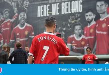 Hình ảnh Ronaldo xuất hiện tràn ngập ở sân Old Trafford
