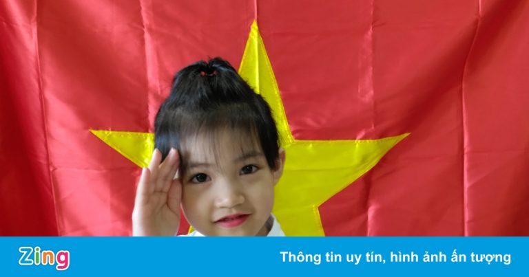 Khoảnh khắc trẻ em khai giảng qua màn hình