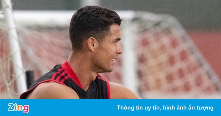 Ronaldo căng sức trong buổi tập của MU