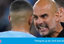 Guardiola quát hai cầu thủ Man City ngay trên sân
