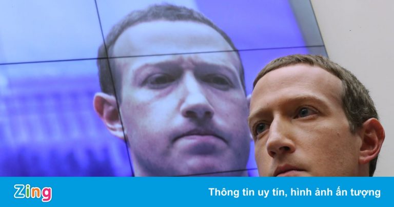 Cổ phiếu Facebook lao dốc trong lúc nền tảng này gặp sự cố toàn cầu