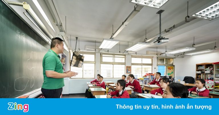 Khó giành suất dạy cấp hai ở Trung Quốc nếu chưa có bằng tiến sĩ