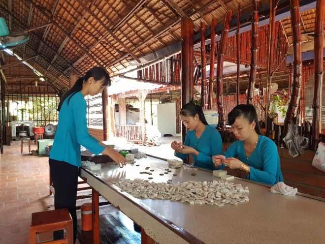 Choáng với căn nhà làm từ .... 4000 cây dừa lão trăm tuổi! - 6