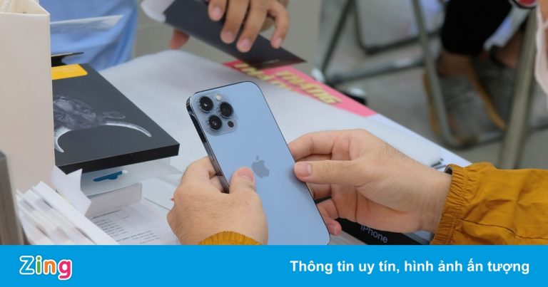 Người mua iPhone 13 chính hãng cần hóa đơn để được bảo hành ở Việt Nam